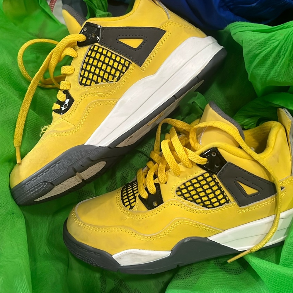 Lightning Retro 4’s Jordans